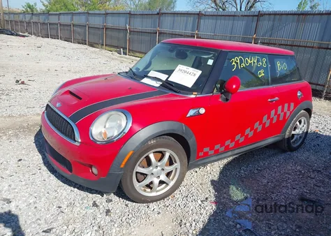 2010 Mini Cooper S из США, поврежденный, VIN WMWMF7C56ATZ34628